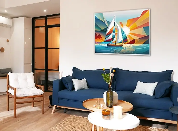 Un salon contemporain avec une table basse ronde et un sofa bleu marine en pièce maîtresse.